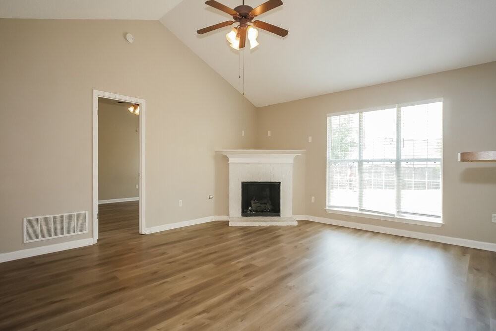 8169 Manhatten Dr - Photo 5 of 17