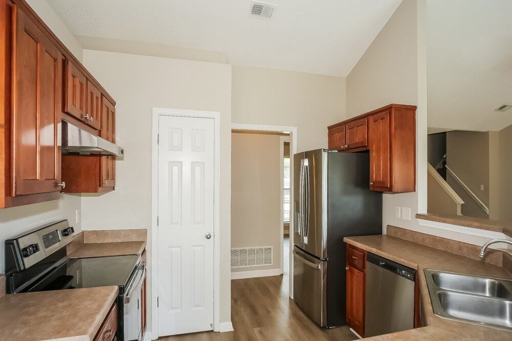 8169 Manhatten Dr - Photo 7 of 17