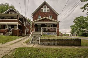 featured image of 487 Crouse St