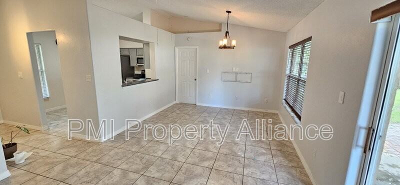 11649 Crescent Pines Blvd - Photo 3 of 17