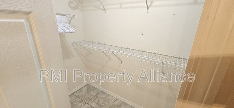 11649 Crescent Pines Blvd - Photo 6 of 17