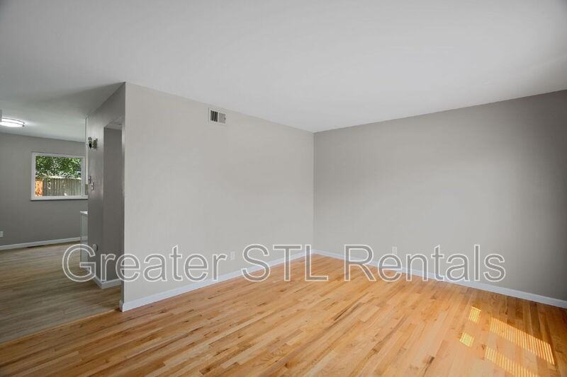 2115 Campus Dr - Photo 4 of 34