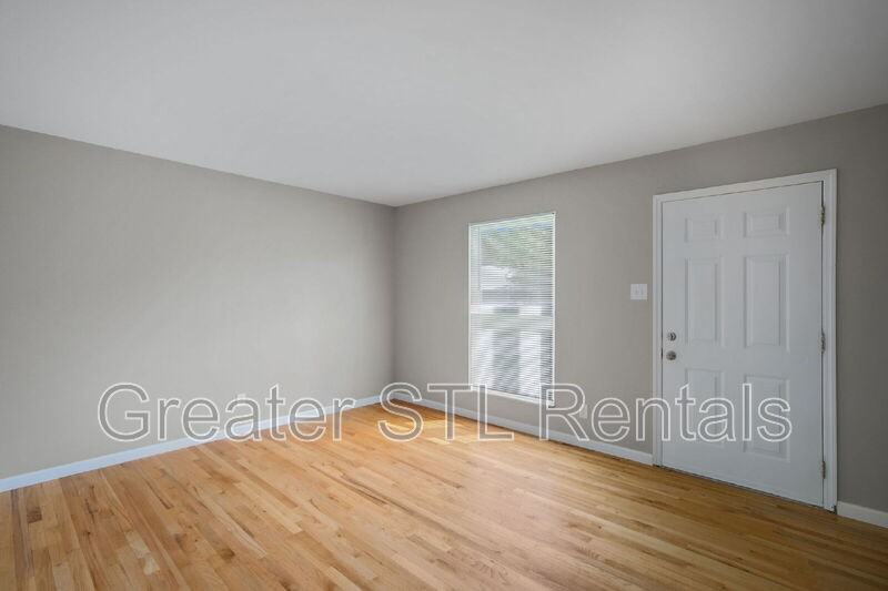 2115 Campus Dr - Photo 7 of 34
