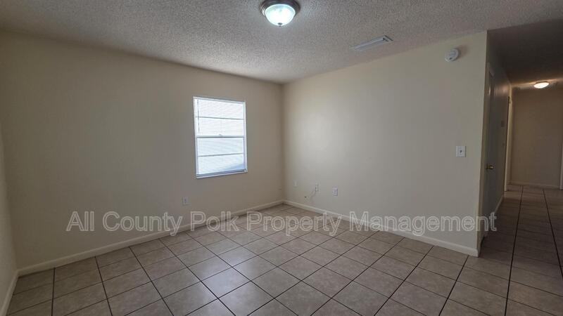 1010 Jacks St - Photo 3 of 12