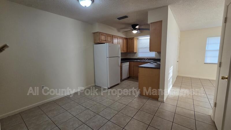 1010 Jacks St - Photo 4 of 12