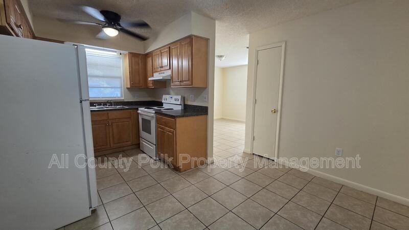 1010 Jacks St - Photo 5 of 12
