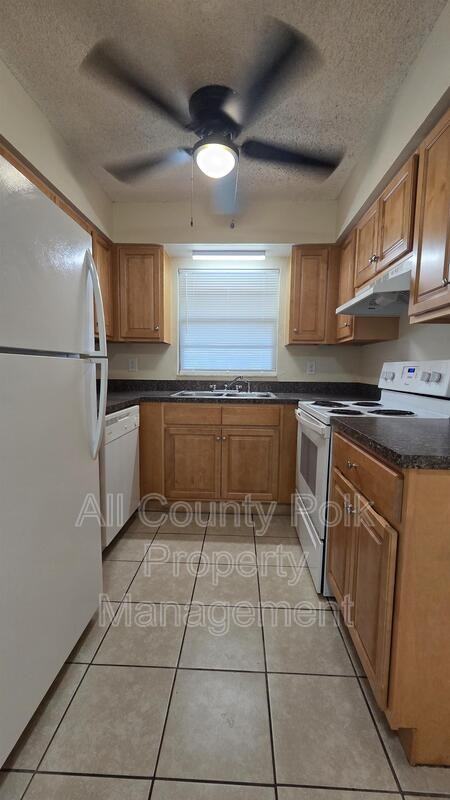 1010 Jacks St - Photo 6 of 12
