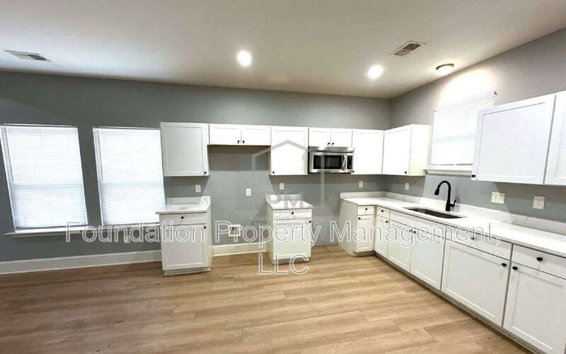 910 Dickinson St - Photo 3 of 19