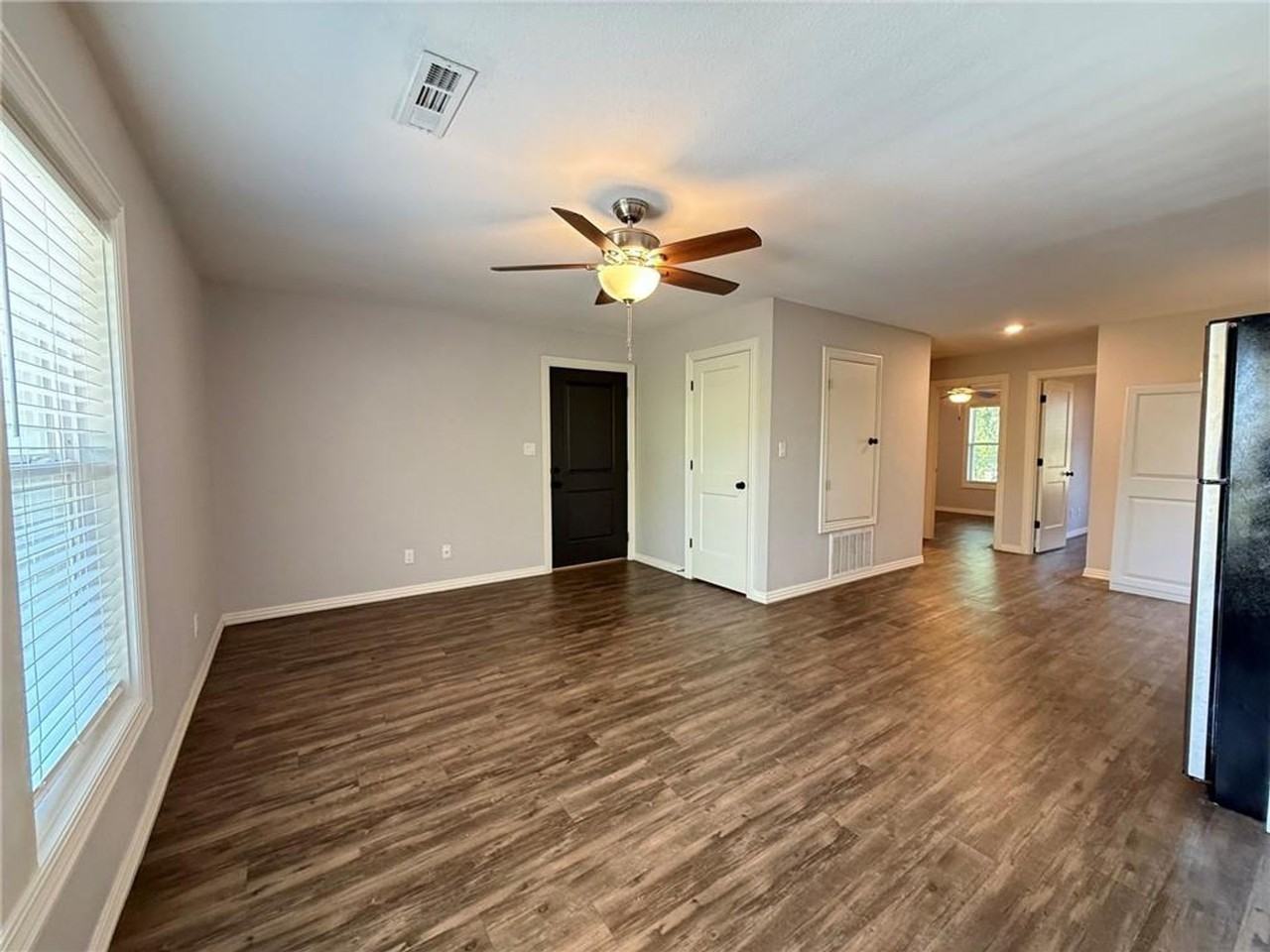 721 Taylor - Photo 3 of 9