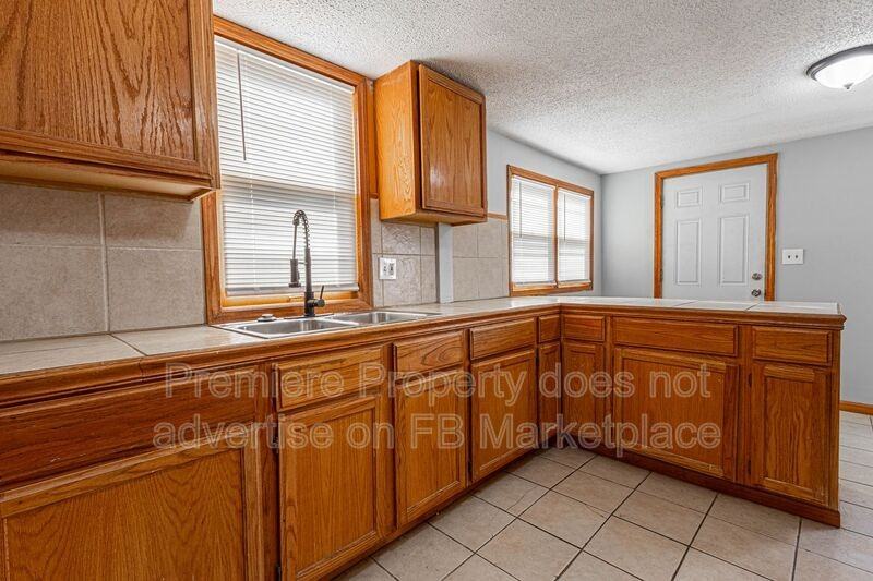 2400 N 12th St - Photo 5 of 13