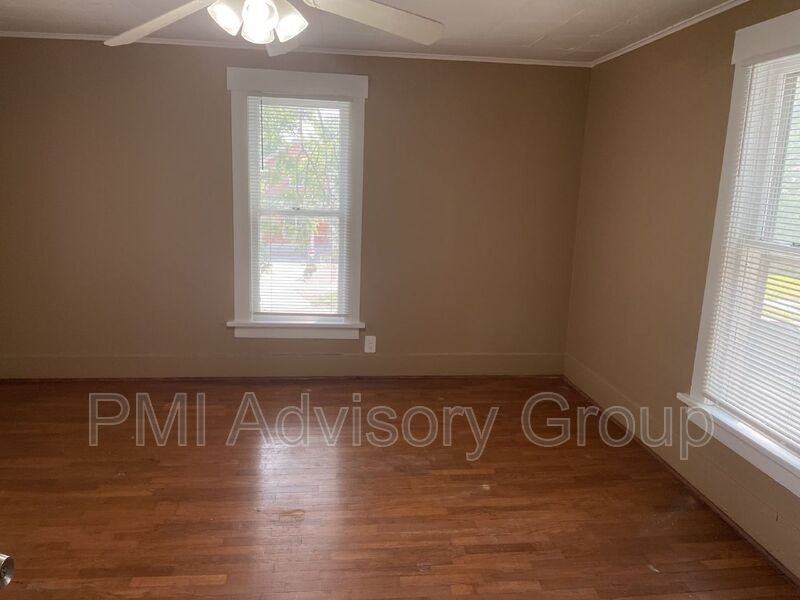 1507 Sw Fillmore St - Photo 4 of 16
