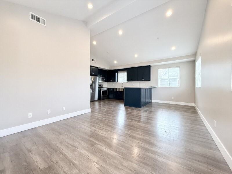 3650 Percy St - Photo 3 of 23