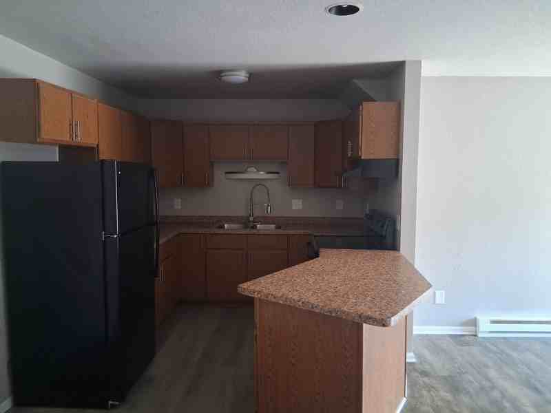 835 Wisconsin St - Photo 4 of 15