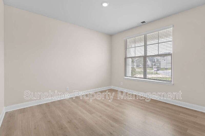 196 Royal Blackheath - Photo 2 of 13