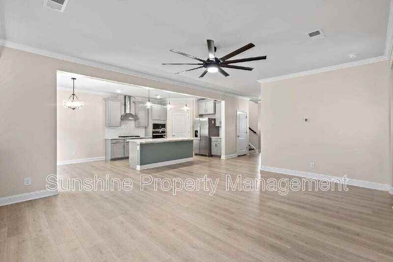 196 Royal Blackheath - Photo 3 of 13