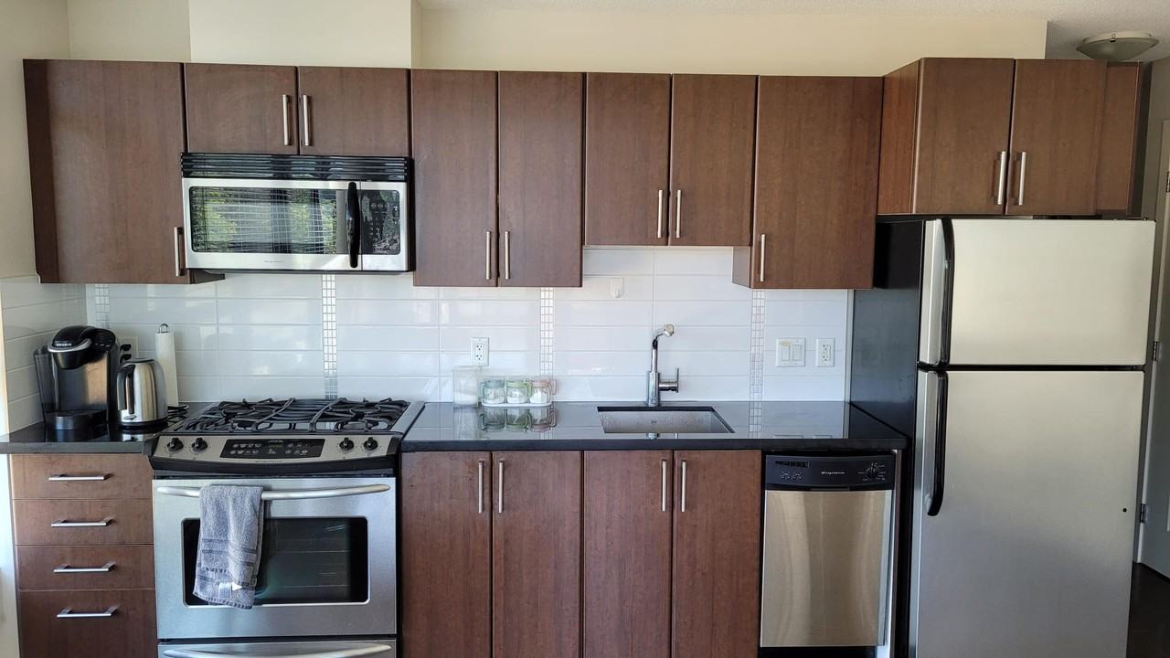 1068 West Broadway #703 - Photo 6 of 11