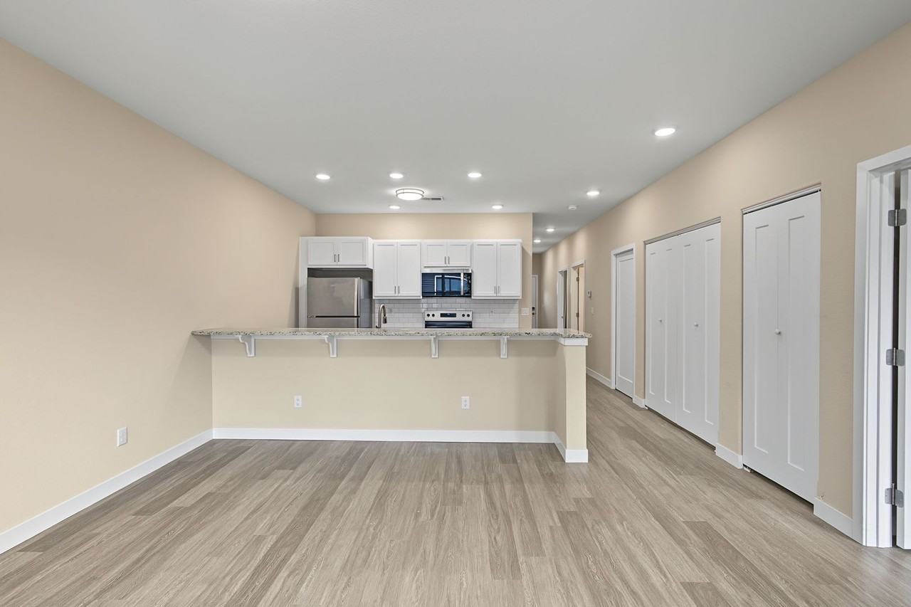 105 E Ensey St - Photo 2 of 26