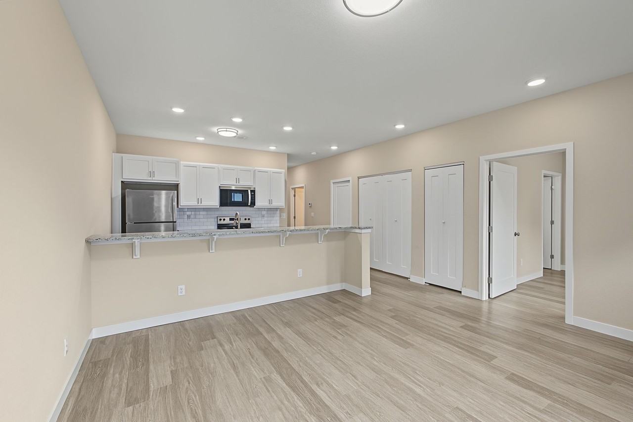 105 E Ensey St - Photo 3 of 26