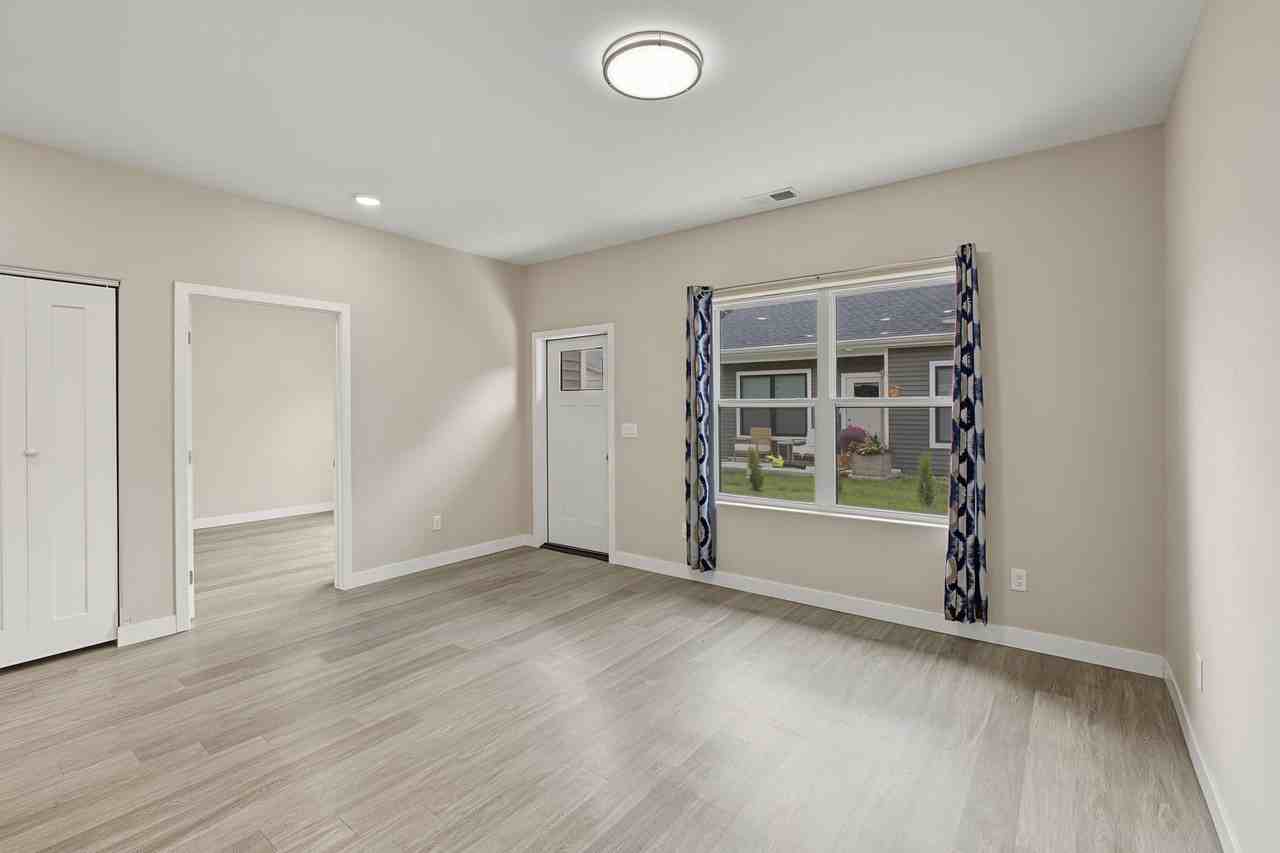105 E Ensey St - Photo 4 of 26