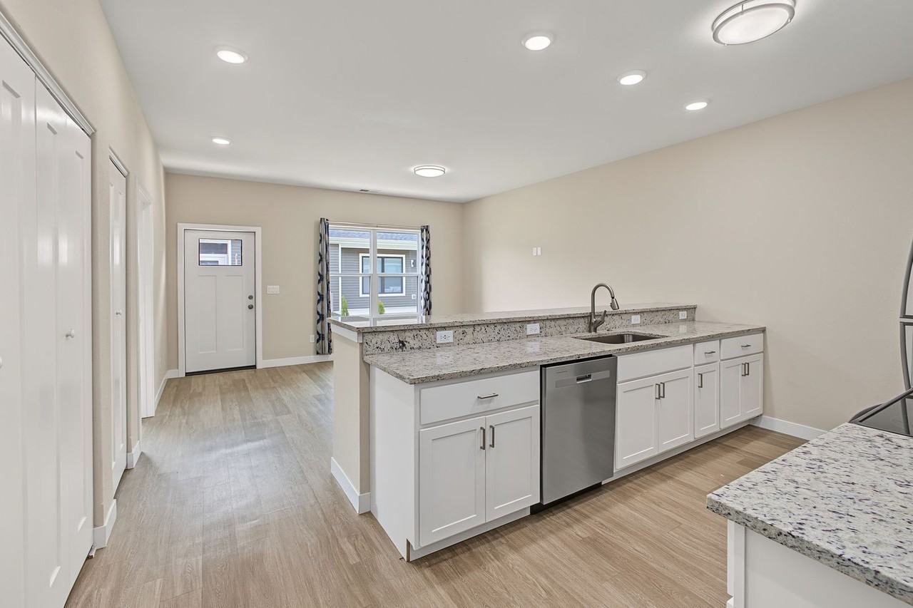 105 E Ensey St - Photo 6 of 26