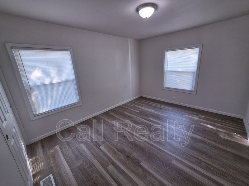 19019 E Alki Ave - Photo 3 of 9