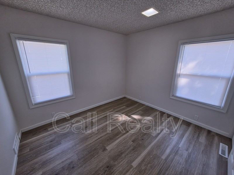 19019 E Alki Ave - Photo 4 of 9