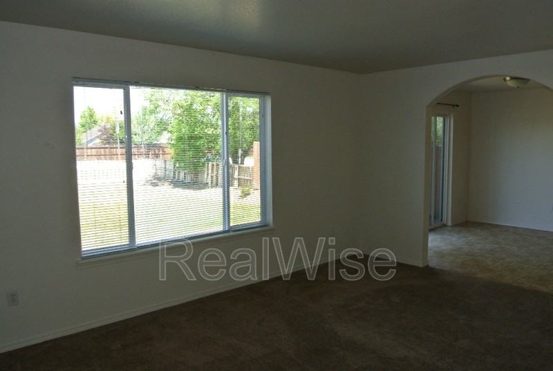 1931 Nw Larch Spur Ct - Photo 2 of 14