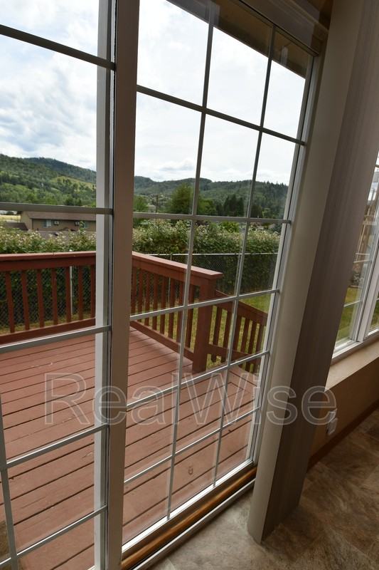 2923 Ne Denn Ave - Photo 2 of 12