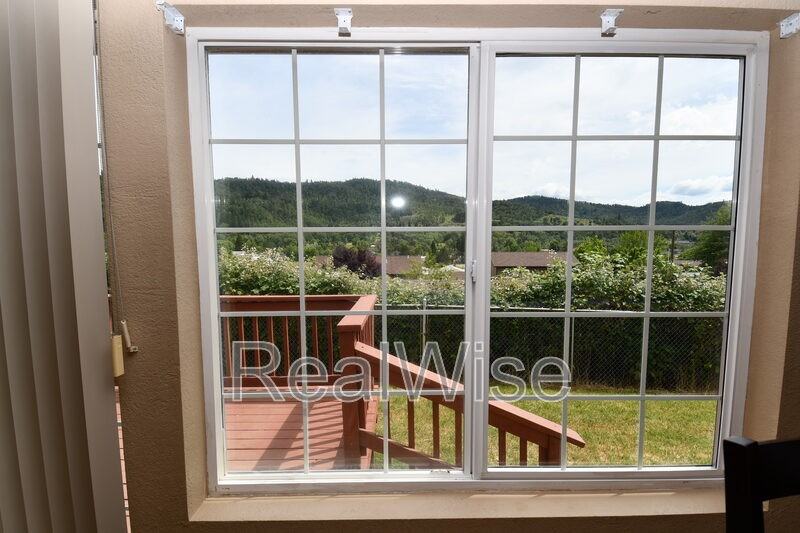 2923 Ne Denn Ave - Photo 3 of 12
