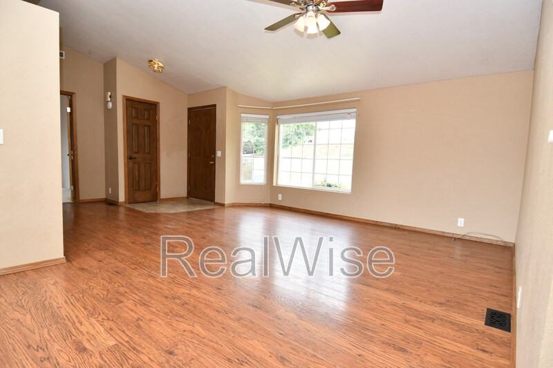 2923 Ne Denn Ave - Photo 5 of 12