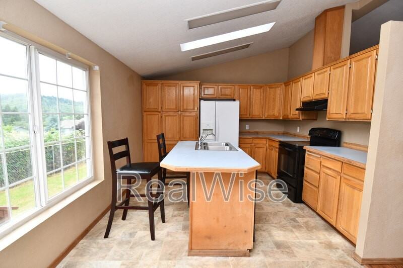 2923 Ne Denn Ave - Photo 6 of 12