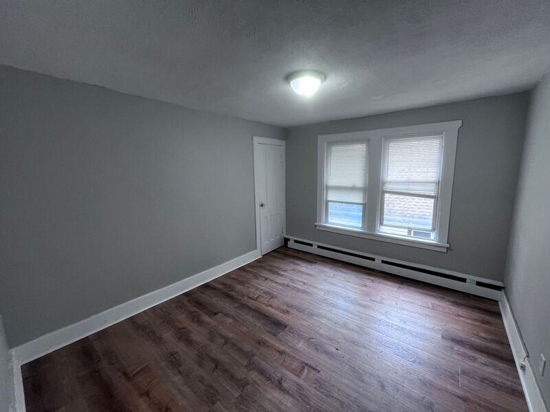 164 Parsells Ave - Photo 3 of 7