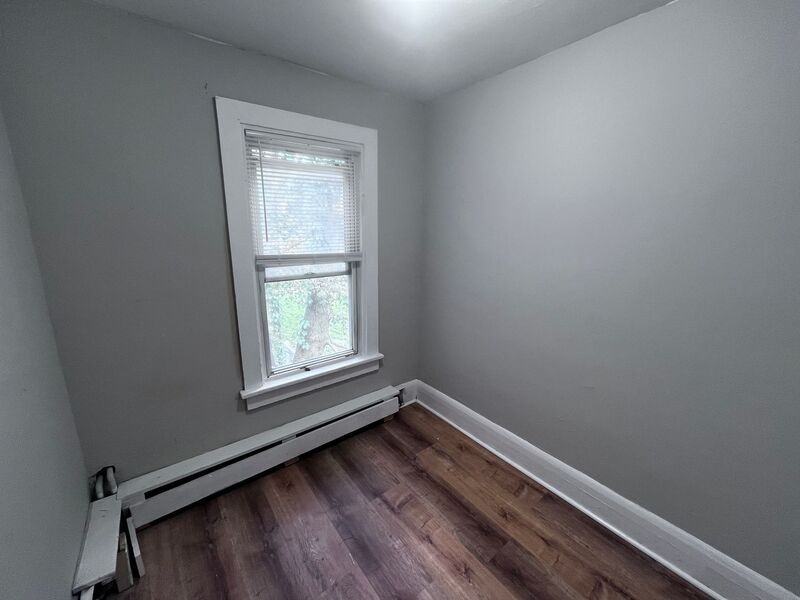 164 Parsells Ave - Photo 4 of 7