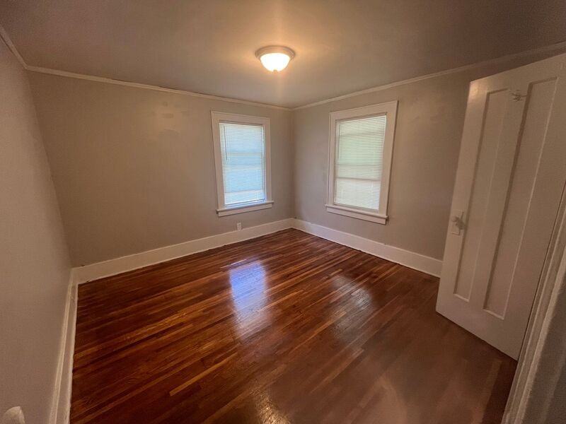 1066 Bay St - Photo 6 of 7