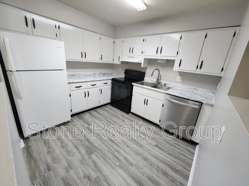 4480 S Sioux St #F - Photo 4 of 9