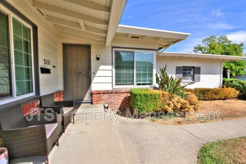 3109 Hampshire Dr - Photo 3 of 49