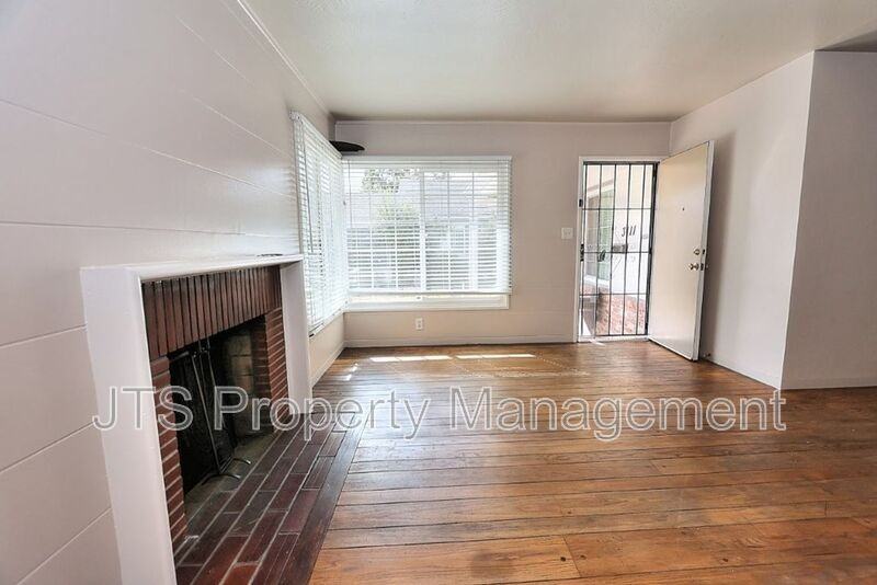 3109 Hampshire Dr - Photo 4 of 49