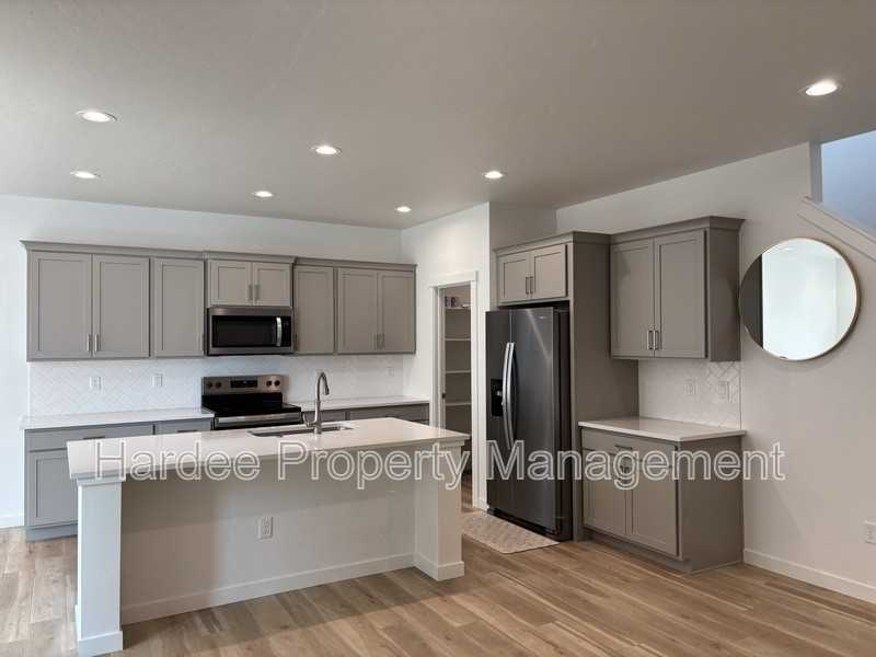 1411 W Dovefield St - Photo 3 of 30