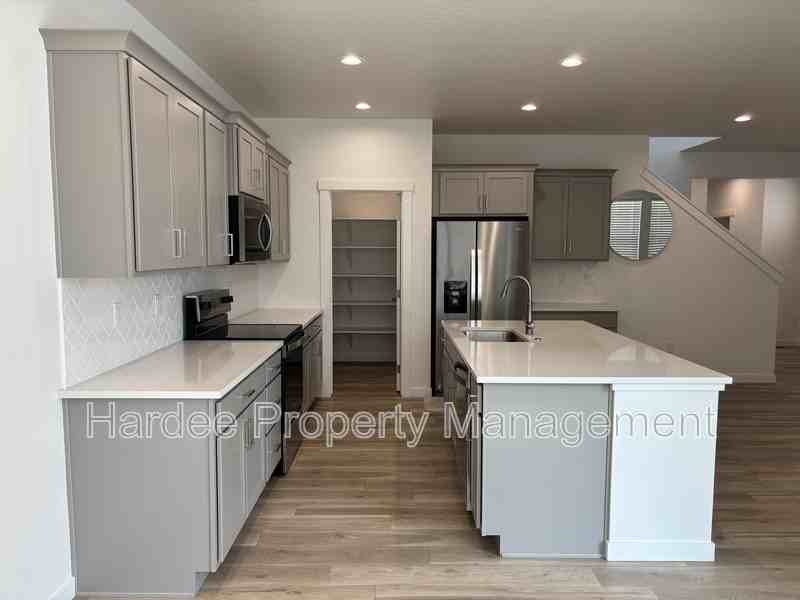 1411 W Dovefield St - Photo 4 of 30