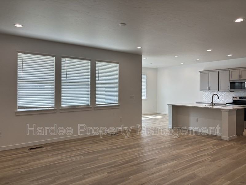1411 W Dovefield St - Photo 7 of 30