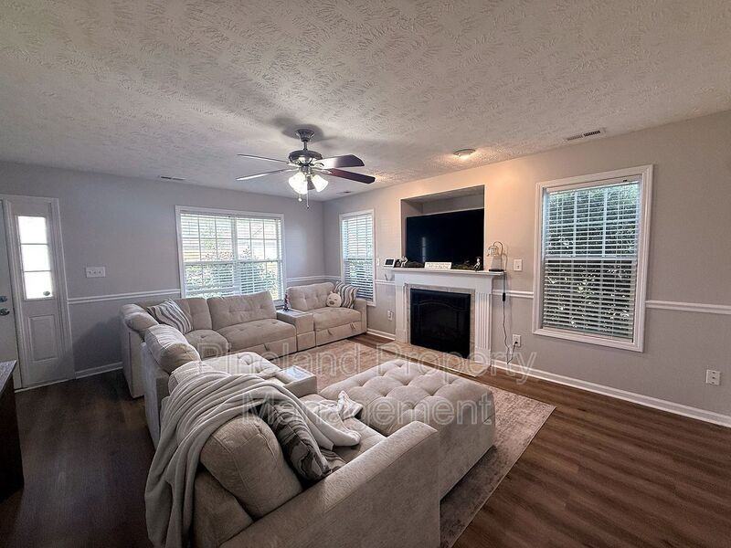 153 Abbey Ln - Photo 4 of 25