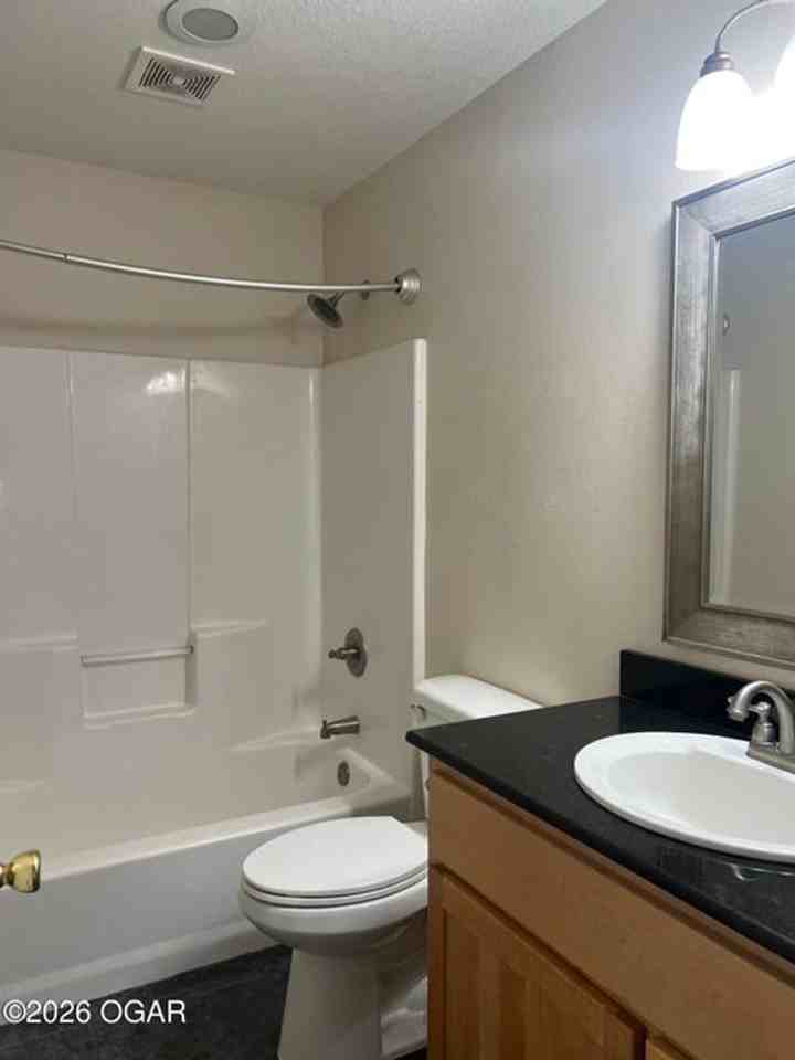 2823 E 19th St - Photo 5 of 9