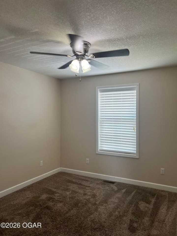 2823 E 19th St - Photo 7 of 9