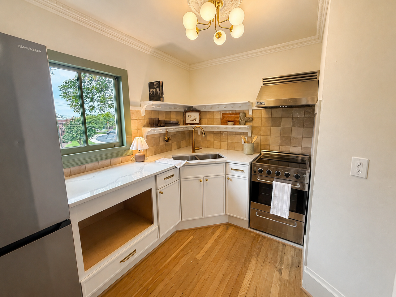 405 W Davis St #E - Photo 2 of 22