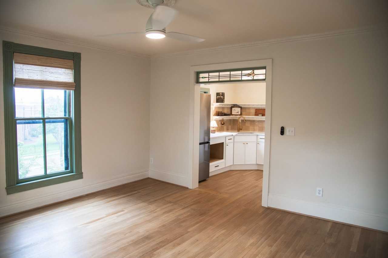 405 W Davis St #E - Photo 5 of 22