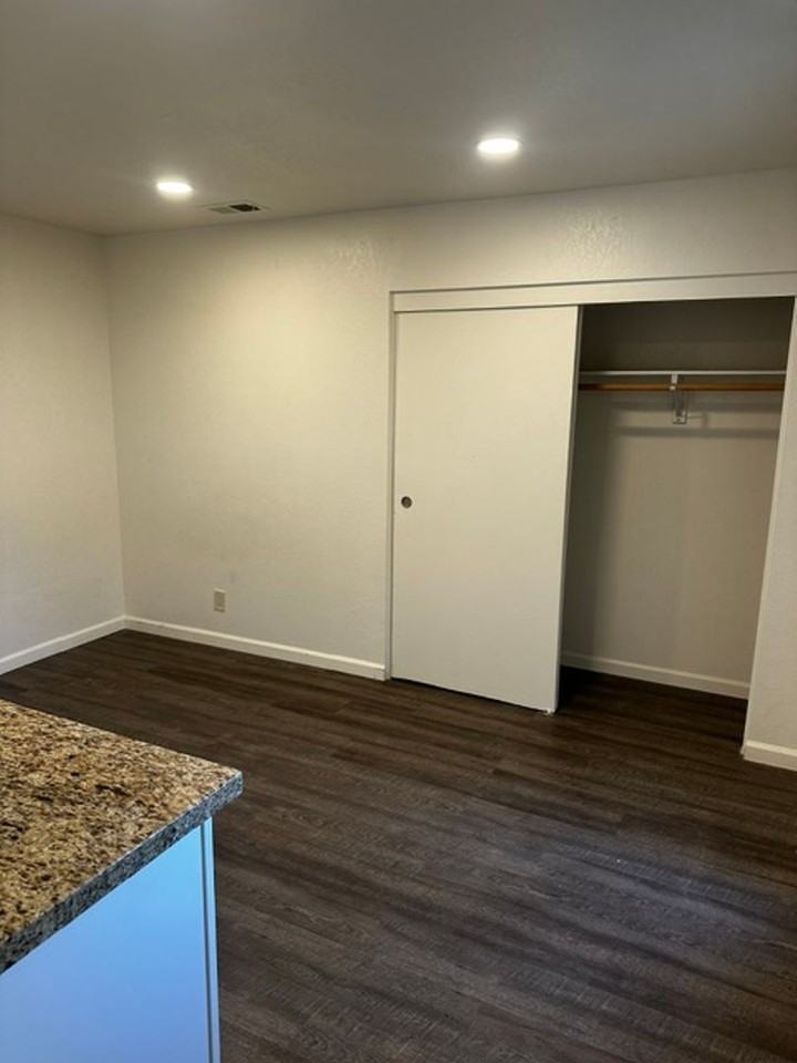 124 Fontana Ave - Photo 4 of 5