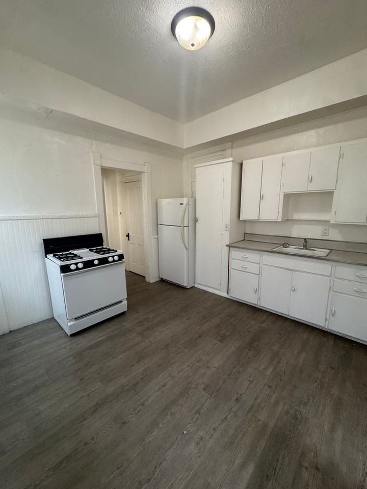 800 Brown - Photo 4 of 15