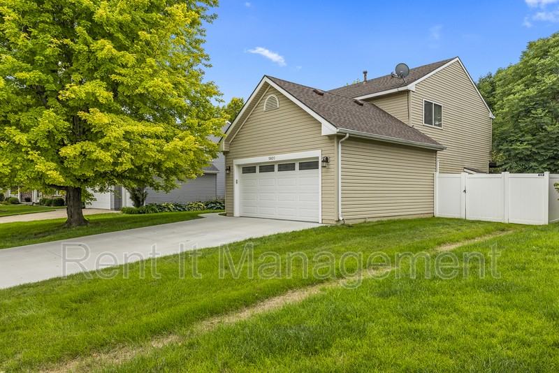 5820 S 157th St - Photo 3 of 40