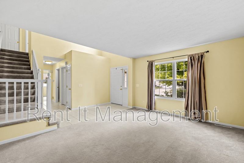5820 S 157th St - Photo 4 of 40
