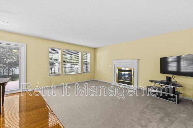 5820 S 157th St - Photo 5 of 40